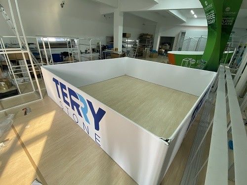 Square Ceiling Overhead Hanging Trade Show Signs Curved Fabric Display Stand